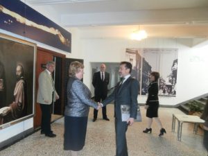 francelovech1504161 Община Ловеч удостои Ксавие Лапер дьо Кабан, извънреден и пълномощен посланик на Република Франция у нас, с почетен знак