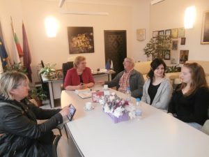francelovech2204161 Маева Моние и Офели Ленури - стажанти от Франция ще работят в Община Ловеч