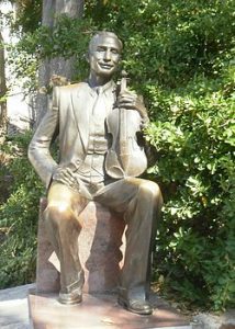 sasho_sladura_monument2809161