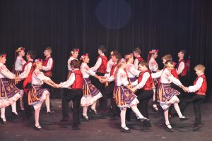 roj 1koncert131216 Рожденственският концерт, подготвен от Боряна Филипова, препълни Драматичен театър – Ловеч