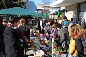 tetevenbazar1812162 В Тетевен беше открит традиционният Коледен базар