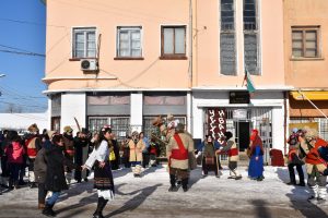 img2 Камила със счупен крак и други „джумбиши“ имаше в Йоглав за Ивановден (по стар стил)