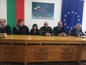police1201172 Трима са задържани, а двама са обявени за общодържавно издирване във връзка с тежко криминално престъпление