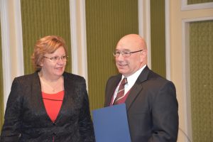 tr 1treniori90117 Кметът Маринова връчи почетна значка на Ловеч на Магерана, Сарти и Константин Василев