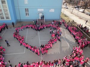 rozovaflanelka220217 2 Учениците от ОУ ”Христо Никифоров” казаха „Не!” на тормоза в училище”