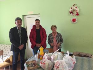 antonio203171 Антонио Лафчийски (20г.) от Ловеч дари на децата от Центъра за настаняване от семеен тип № 2, печалбата, изкарана от продажбата на мартеници