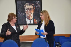 budget703172 Кметът Корнелия Маринова връчи бюджетите на училищата и детските градини за текущата година