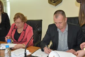sesiapodpis2903172 Подписано е споразумение за сътрудничество между кмета на Община Ловеч и началника на Районно управление - Ловеч