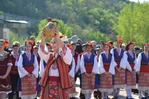 cvetnica9041784 Красивата Биляна стана Кумичка на ловешката Цветница! Честит празник, Ловеч!