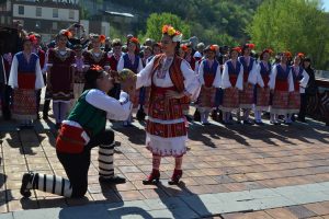 cvetnica9041787 Красивата Биляна стана Кумичка на ловешката Цветница! Честит празник, Ловеч!