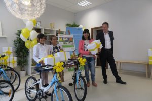 decaletnica2305172 Ученици нарисуваха бъдещето на автомобилите в над 400 картини