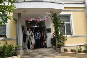 ezikova1505171 Изпращане на Випуск 2017 на ПЕГ „Екзарх Йосиф I“ в Ловеч събра ученици, учители, гости и родители
