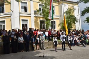 ezikova1505172 Езиковата за пореден път сред топ училищата в България. Посвещава успеха на онези, които посегнаха на приема в гимназията!