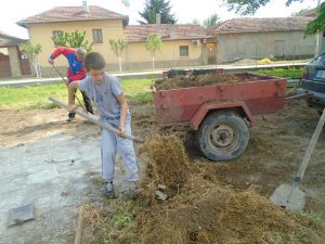 joglav20517 3 Жителите на Йоглав изчистиха парка по повод предстоящия празник на селото 7 май