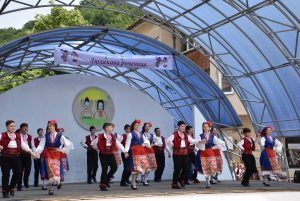 rachenica150517 4 Пролетният дъжд не спря провеждането на Втория фолклорен фестивал за обработен фолклор „ Люлякова ръченица” в Ловеч