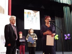 tetevennagrada230517 2 Кметът на Община Тетевен получи награда за активна дейност и ползотворно сътрудничество с образователните институции