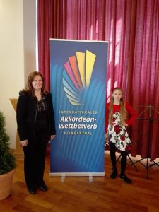 vanesaakordeon2905171 11-годишната Ванеса Лазарова с блестящо представяне на конкурс за акордеонисти в Германия
