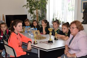 handbal130617 2 Вицешампионите от ХК „Ловеч 98“ гостуваха на кмета на Ловеч Корнелия Маринова