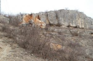 obrushvaneskali706171 От понеделник, 12 юни, започва обрушване на скалите над ул.„Мадара“ и ул.“Хисарска“ в Ловеч