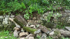 bashbunarkamani207171 От вторник, 3.07.2017 г., започва обрушване на скалите над затворената алея „Баш Бунар“ в Ловеч