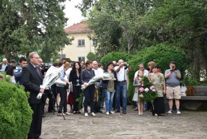 kakrina1807174 С поднасяне на венци завърши гражданското поклонение пред паметника на Васил Левски в село Къкрина