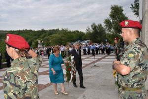 levski1807176 В Ловеч, пред най-високия в страната паметник на Апостола, бяха поднесени венци на признателност