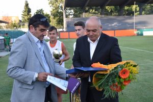 kolarov2808172 Юбилярът Георги Коларов бе награден за приноса му в спорта и издигане престижа на Ловеч