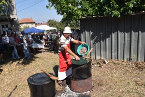 devetaki409174 С голям успех премина Десетият фолклорен събор в Деветаки „Девет песни от извора”