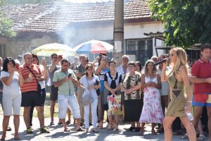 devetaki409176 С голям успех премина Десетият фолклорен събор в Деветаки „Девет песни от извора”