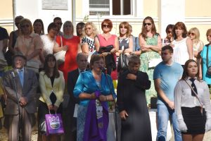 ezikova1509171 Възпитаниците на ПЕГ „Екзарх Йозиф Първи“ дадоха началото на новата учебна година