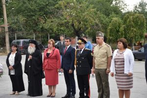 kakrina709172 В Деня на Съединението в село Къкрина откриха паметна плоча на загиналите през войните