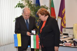 poslanikumraina2809171 Кметът на Община Ловеч се срещна с посланика на Украйна в България Микола Балтажи