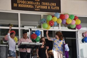 uchebnagodina1509172 Тържествено бе открита новата учебна година във всички училища на Община Ловеч