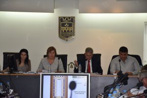 pazari2510171 Не се стигна до гласуване за изместване на пазара на Ловеч в казармата