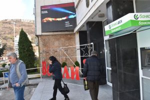 ukrasa2911171 Започна поставянето на новогодишната украса на Ловеч