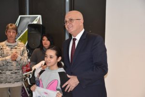 katichki2112174 Наградиха участници в конкурс за коледна картичка, организиран от ЦПЛР-ОДК Ловеч