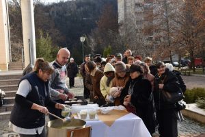 nikulden612173 Безплатна рибена чорба за Никулден бе раздадена в Ловеч