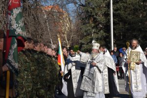 bogoiavlenie601183 Рекорден брой граждани на Ловеч се събраха на ритуала за Богоявление