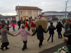 joglav2201186 Атрактивният обичай „Камилата“ събра много зрители в село Йоглав, община Ловеч