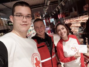 redcross1901181 2 МЛАДИТЕ ДОБРОВОЛЦИ НА ЧЕРВЕНИЯ КРЪСТ ОТВОРИХА СЪРЦАТА НА ЛОВЧАНЛИИ