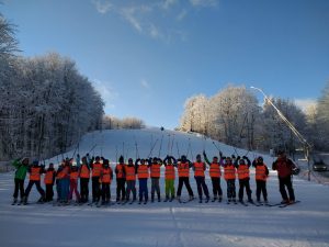 01 Първи рано на пистата Ски - ваканция на Беклемето. Традиционен, зимен лагер на ТД"Стратеш", Ловеч