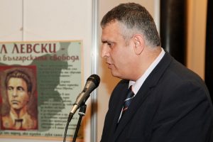 izlojbalevski150218A Цвета Караянчева и Георги Терзийски откриха изложба за Левски в парламента