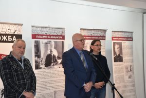 izlojbalager2303181 Пътуващата изложба „Свидетели: Памет за концлагера „Белене” беше открита в Художествената галерия в Ловеч