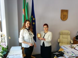 tetevennagrada130318B Кметът на Община Тетевен бе награден с първо място в раздел „Околна Среда“ от екипът на предаването „БГ Маршрути“