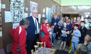 borba2004182 55 млади таланти от ловешките училища участваха в Общинско първенство по борба