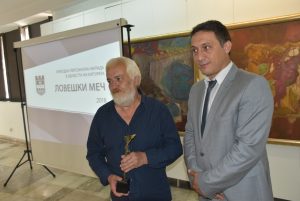 loveshkimech2405181 Писателят Младен Стоянов е новият носител на наградата "Ловешки меч“