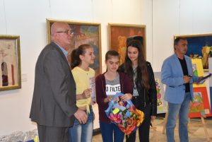 nagradi310511828 В Ловеч връчиха наградите от три национални конкурса за деца