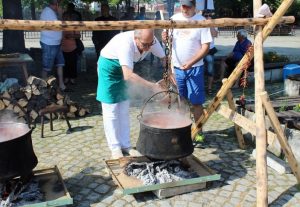 salamura3005182 На 23.06.2018 г., от 10:00 ч., за трета поредна година град Тетевен ще бъде организатор и домакин на Празника на Тетевенската саламура