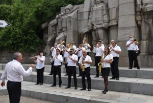 denbotev206184 Венци и цветя в Ловеч по повод Деня на Ботев и загиналите за свободата на България