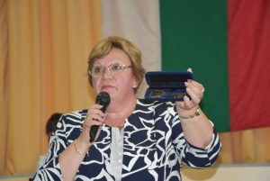 diplomiezikova1806184 Тържествено връчиха дипломите в ПЕГ „Екзарх Йосиф Първи“ в Ловеч